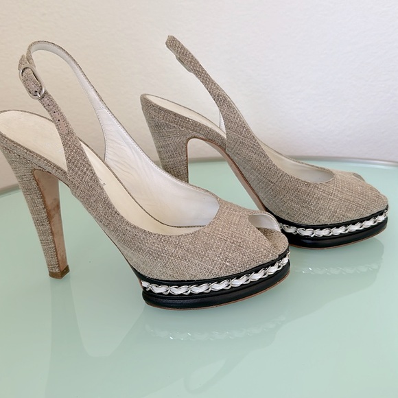 Chanel Designer 38 1/2 Tan Canvas Leather White Chain Platform Shoes 4.5 “ Heel - Picture 6 of 12